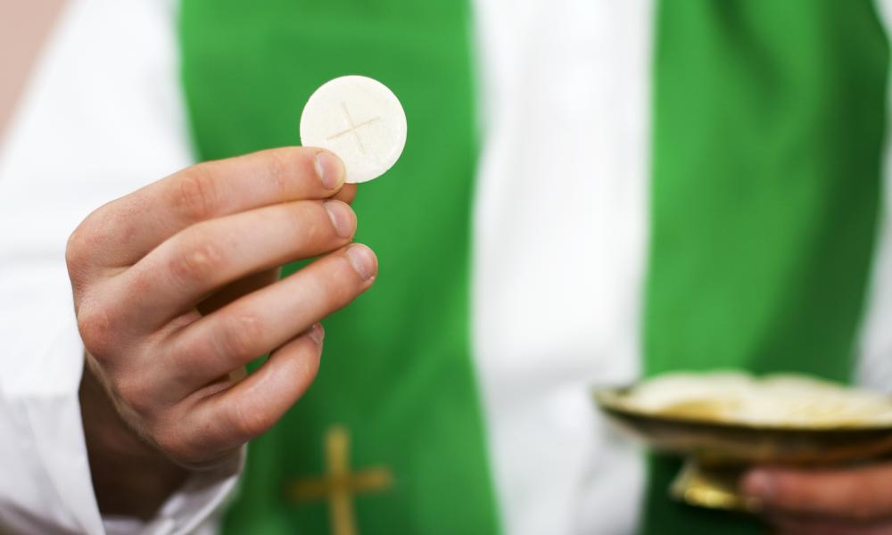 Communion in the hand or by mouth