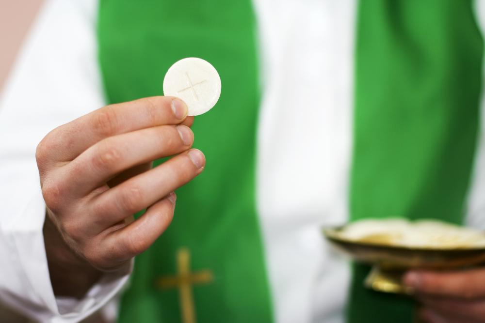 Communion in the hand or by mouth