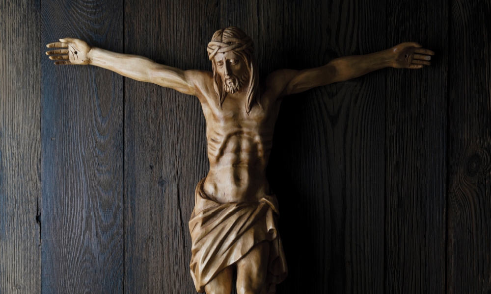 Image of a statue of Jesus crucified
