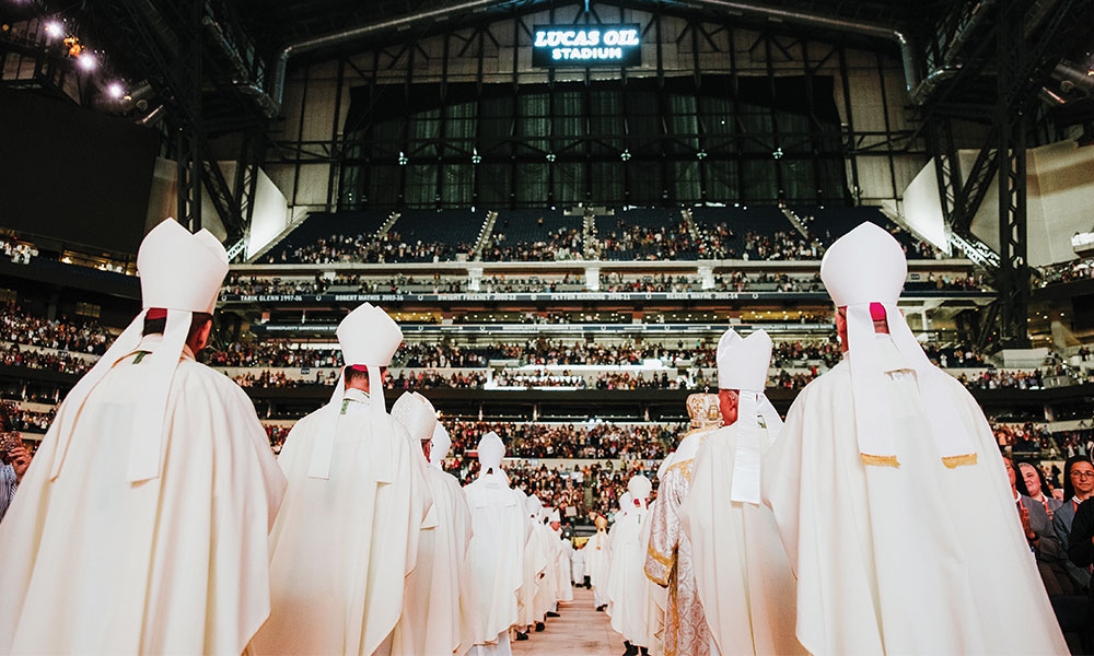 Bishops process within the Eucharistic Revival